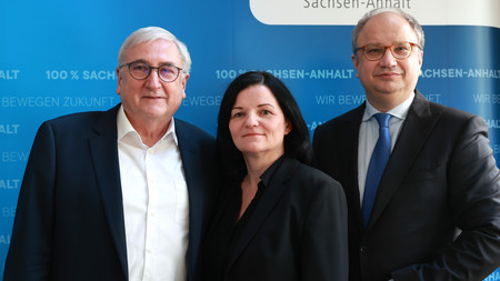 IB-Verwaltungsratsvorsitzender und Finanzminister des Landes Sachsen-Anhalt Michael Richter, IB-Vorstände Mandy Schmidt und Marc Melzer (v.l.n.r.)