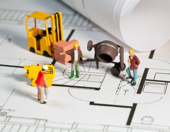 Baustelle mit Blaupause (c: Fotolia,L.S.)