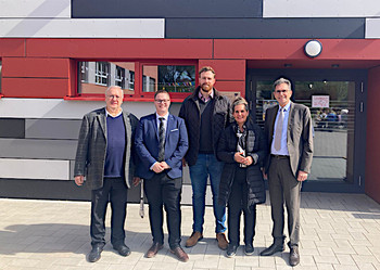 STARK III in Weißenfels, v.l.: Jörg Freiwald (Stadtratsvorsitzender), Christopher Hesselbarth (Schulleiter), Martin Papke (Oberbürgermeister), Elke Simon-Kuch (Landtagsabgeortnete), Rüdiger Malter (Finanzstaatssekretär)